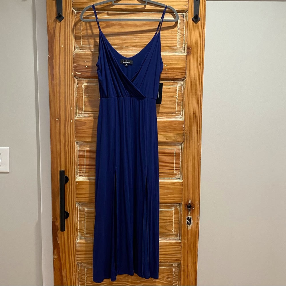 Lulu’s navy strappy midi dress with tags